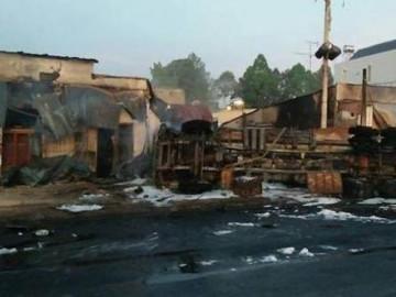 Hiện trường vụ xe bồn chở xăng hóa quả cầu lửa khiến 6 người tử vong