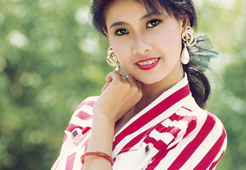 Hà Kiều Anh trở thành Hoa hậu Việt Nam năm 16 tuổi. Cô là cháu ngoại của nguyên thứ trưởng Bộ Xây dựng Vương Quốc Mỹ. Ông nội của người đẹp là ông Hà Văn Lâu, nguyên đại sứ Việt Nam tại Liên Hiệp Quốc.
