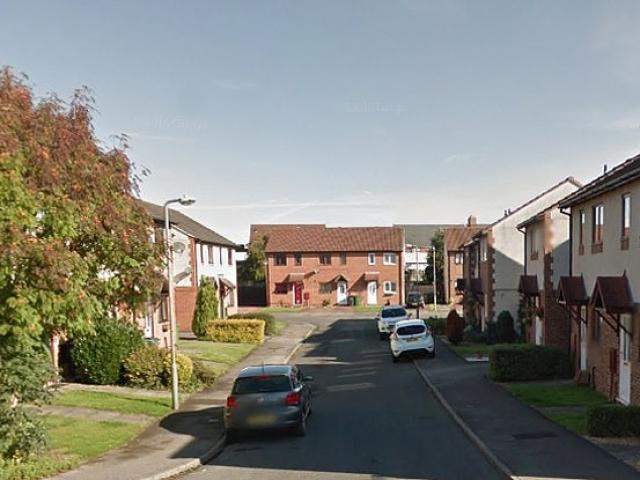 Dọn nhà của mẹ quá cố, 3 đứa con phát hiện điều kinh hãi dưới gầm cầu thang