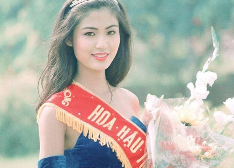 Thu Thủy đăng quang Hoa hậu Việt Nam năm 1994, lúc đó cô đang là sinh viên của trường Học viện Ngoại giao Hà Nội. Năm 26 tuổi, sau khi sang Mỹ học tập về ngành kinh doanh, cô quyết định về lập nghiệp tại Hà Nội.
