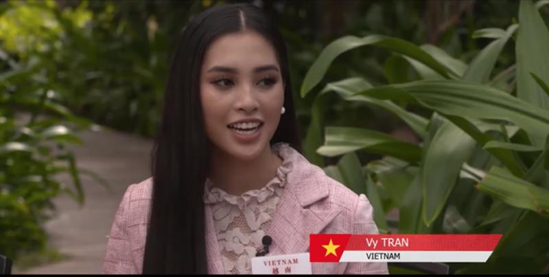 Từng bị chê thậm tệ vì dở ngoại ngữ, Tiểu Vy bất ngờ bắn tiếng Anh tại Miss World 2018 - 2