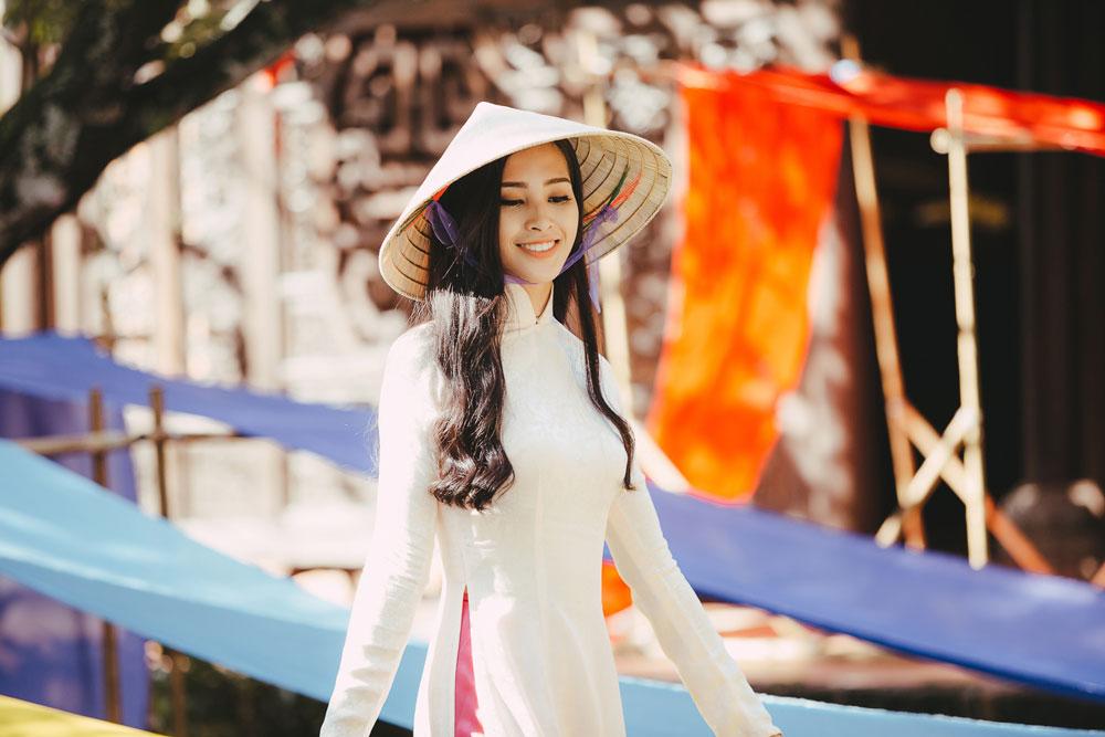 Từng bị chê thậm tệ vì dở ngoại ngữ, Tiểu Vy bất ngờ bắn tiếng Anh tại Miss World 2018 - 7