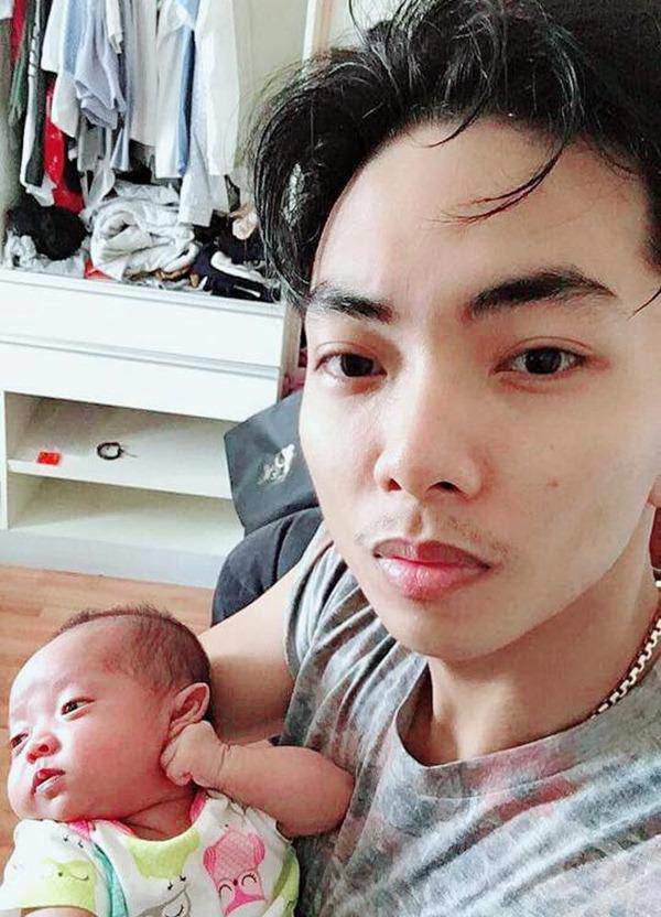 Đâu phải chỉ mẹ xập xệ, các ông bố cũng mất hình tượng soái ca chỉ vì chăm con mọn - 4