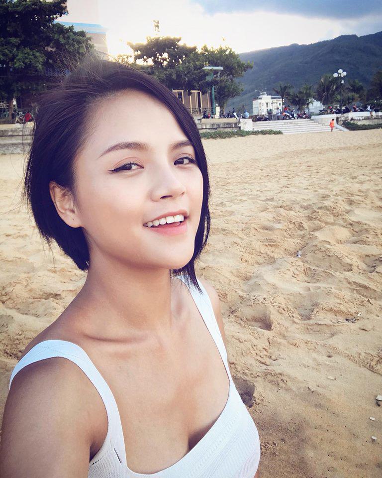 Đây là amp;#34;gái ngànhamp;#34; tích cực khoe vòng 1 nhất Vbiz: khoe từ phim ra ngoài đời! - 9