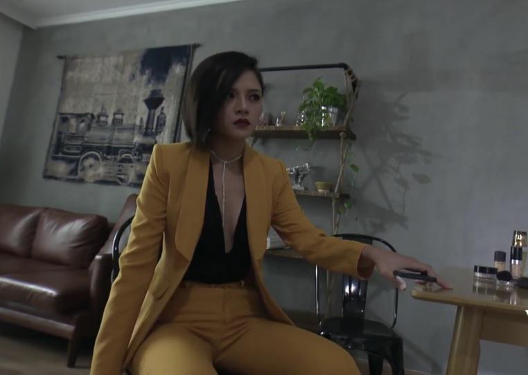 Đây là amp;#34;gái ngànhamp;#34; tích cực khoe vòng 1 nhất Vbiz: khoe từ phim ra ngoài đời! - 7