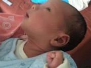 Bà bầu - Sinh con trai không có ngón tay, mẹ trẻ nín lặng không dám nói ra sự thật