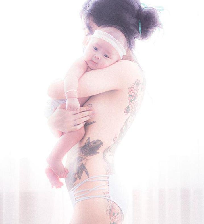 Có 1 bà mẹ bỉm sữa ngoài 30 mà mặt như 18, bảo mẹ 2 con chẳng ai tin! - 9