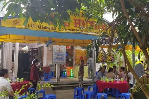 Vụ cháy xe bồn làm 6 người chết ở Bình Phước: Xóm nghèo ảm đạm, trắng màu khăn tang - 2