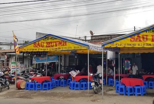 Vụ cháy xe bồn làm 6 người chết ở Bình Phước: Xóm nghèo ảm đạm, trắng màu khăn tang - 1