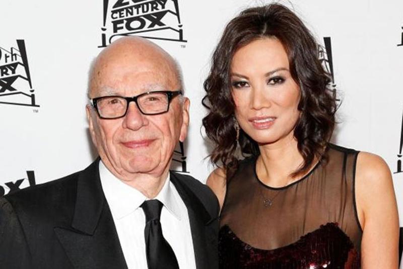 Người hưởng 1,7 tỉ USD từ Rupert Murdoch là bà Anne Torv, nữ nhà báo làm việc cho tờ The Daily Telegraph do chính ông làm chủ.
