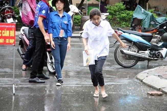 Khẩn cấp: Học sinh TP.HCM nghỉ học từ 12 giờ trưa nay - 1