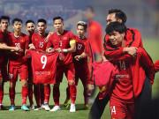 Tin tức - Việt Nam thắng đậm giành ngôi nhất bảng nhưng khán giả lại trào nước mắt vì hình ảnh này