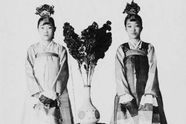 Té ngửa với nhan sắc mỹ nhân Hàn Quốc xưa: Răng thưa, dáng cục mịch, nhưng da dẻ thì... - 7