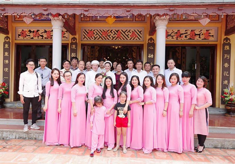 Lễ Hằng Thuận thể hiện tấm lòng đồng hành của cả hai vợ chồng cùng chọn cách sống hướng đến tâm như Phật pháp dạy. Sau lễ thành hôn tại Vinh (Nghệ An), vợ chồng nữ ca sĩ sẽ tổ chức lễ cưới tại Hà Nội vào tháng 12.
