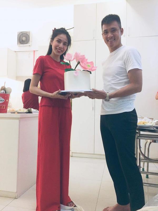 chang ai kho nhu thuy tien, bi fan “danh up” khi mat moc, toc roi boi trong ngay sinh nhat - 1