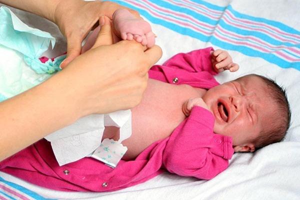 Trẻ sơ sinh bị tiêu chảy: Dấu hiệu và cách khắc phục - 3