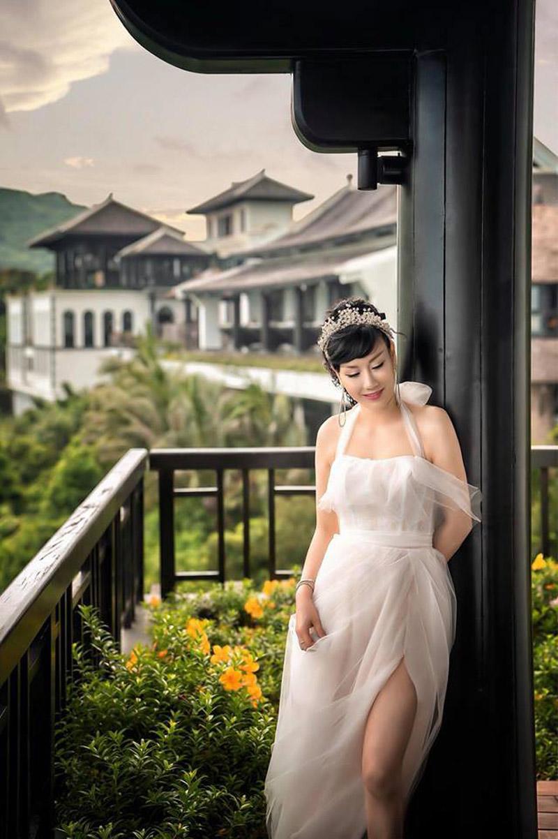 Cô dâu hơn Trương Nam Thành tận 15 tuổi nhưng vẫn có ngoại hình trẻ đẹp, gia thế giàu có.
