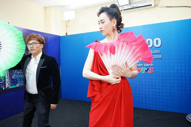 ba xa tran thanh khoe da trang su, khien dong nghiep nam phai ha hoc mom ngan ngo - 7
