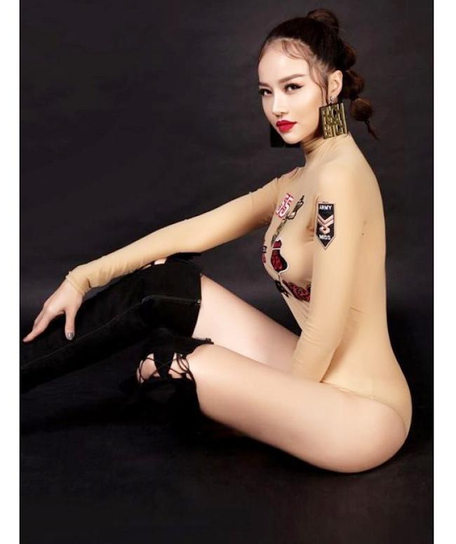 bikini da la gi, ao tam mac nhu khong, noi y xuyen thau moi la mot dang duoc lang xe - 7