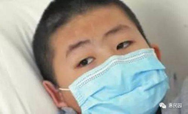 cau be bi ung thu than vi ca ngay chi an mot mon duoc khuyen cao khong an qua nhieu - 1