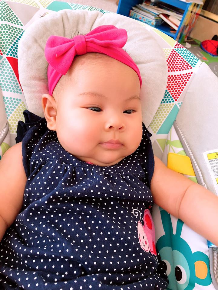 Chia sẻ ảnh amp;#34;ú nuamp;#34; của con gái 4 tháng, Thanh Thảo cho biết bé cần phải... giảm cân gấp - 2