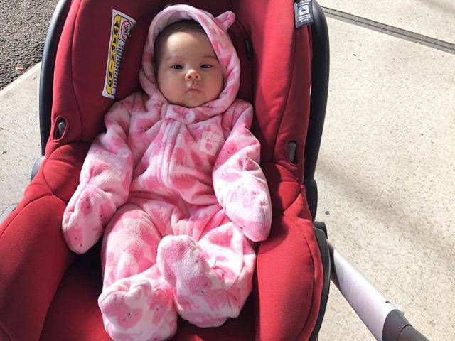 Chia sẻ ảnh amp;#34;ú nuamp;#34; của con gái 4 tháng, Thanh Thảo cho biết bé cần phải... giảm cân gấp - 3