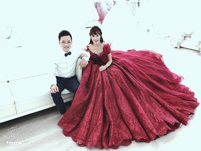 Đi trăng mật dịp bão, cô dâu 62 bất đắc dĩ thành “công chúa” kỉ niệm 3 tháng cưới nhau - 1