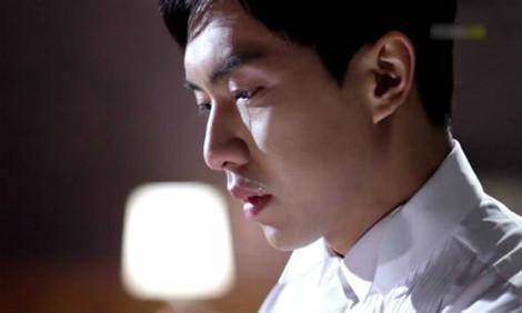 dung toc gay voi vat kinh di tim thay duoi day tu cua vo cu - 2