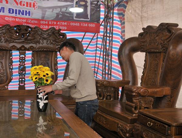loa mat truoc bọ bàn ghé gõ mun tri gia 3,2 ty dong, nha giau chua chac mua duoc - 1