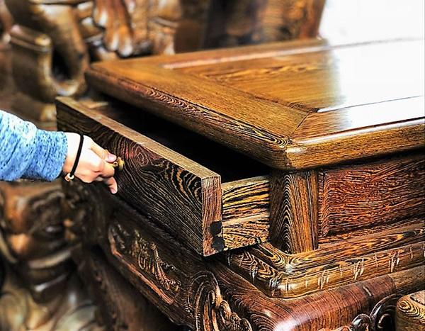loa mat truoc bọ bàn ghé gõ mun tri gia 3,2 ty dong, nha giau chua chac mua duoc - 6