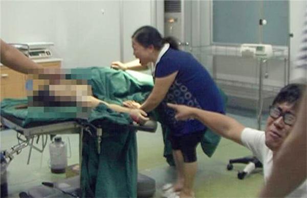 nhap vien sinh con khi mang thai 8 thang, nguoi me ra di mai sau mot tieng ho - 2