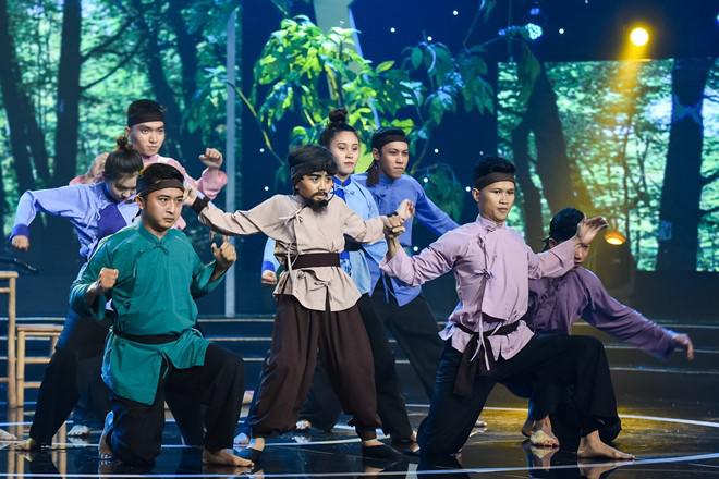 con trai cua dien vien hai quoc thanh 10 tuoi da "van vo song toan" khien giam khao kham phuc - 3