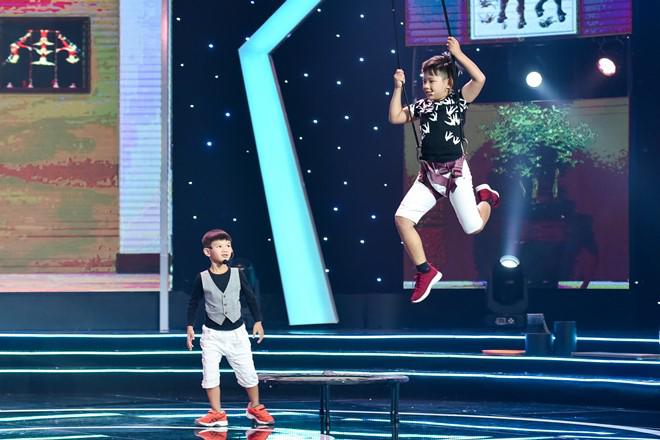 con trai cua dien vien hai quoc thanh 10 tuoi da "van vo song toan" khien giam khao kham phuc - 5