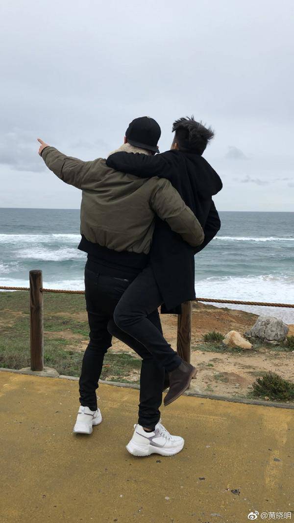 dang anh dap tan tin ly hon nhung diem bat thuong trong anh huynh hieu minh moi gay chu y - 2