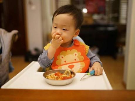 Đừng bắt con ăn 5 thực phẩm này, trừ khi mẹ muốn DHA "bốc hơi", con kém thông minh