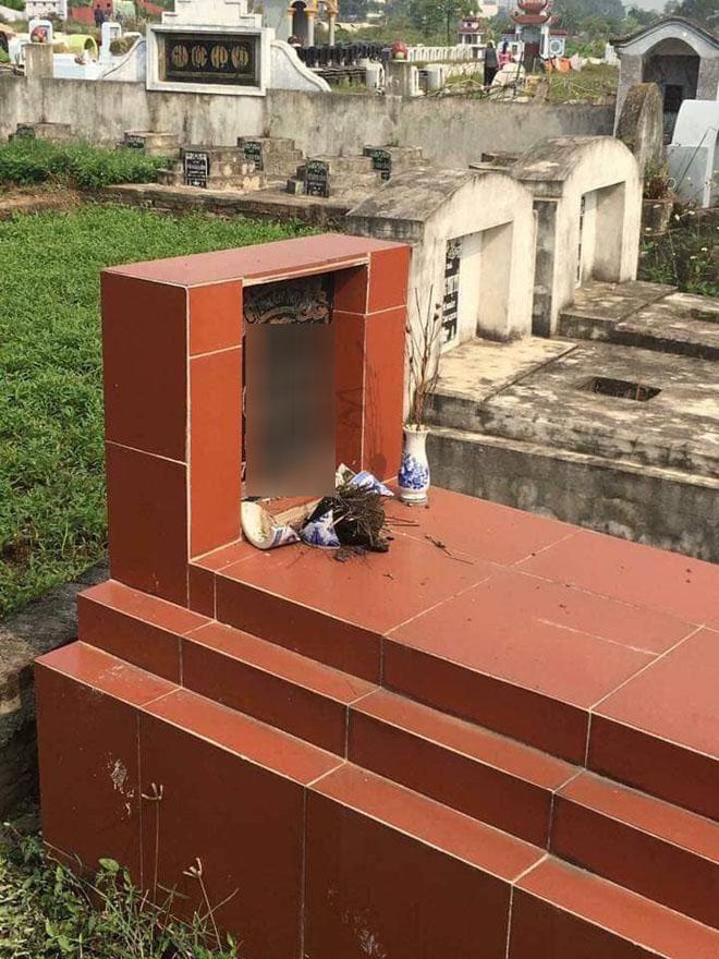 gan 100 ngoi mo o hung yen bat ngo bi dap vo bat huong trong dem - 1