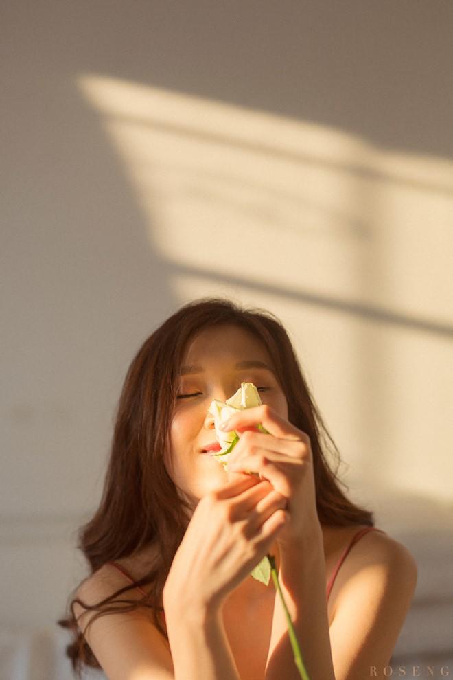 Hoa hậu Phí Thùy Linh đánh dấu sinh nhật tuổi 30 bằng bộ ảnh gợi cảm, mỏng manh - 6