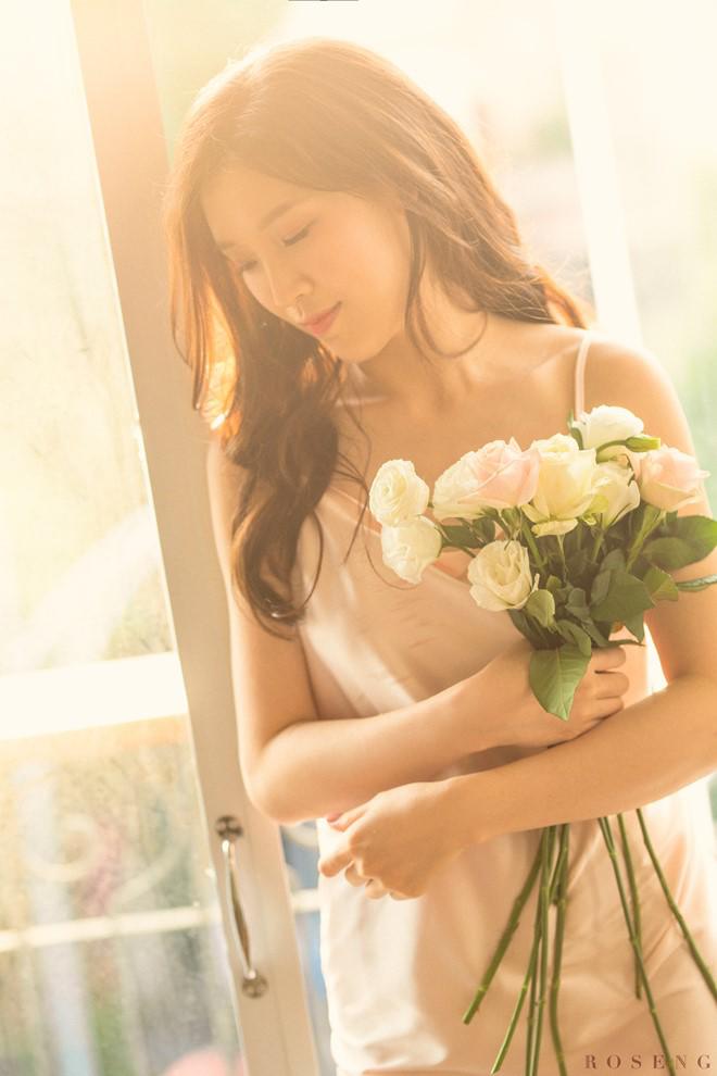 Hoa hậu Phí Thùy Linh đánh dấu sinh nhật tuổi 30 bằng bộ ảnh gợi cảm, mỏng manh - 8