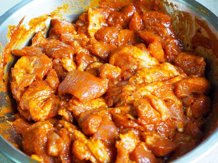 me chong chan com, com dau lam thit xao chua ngot kieu nay lien an bay 3 bat - 2