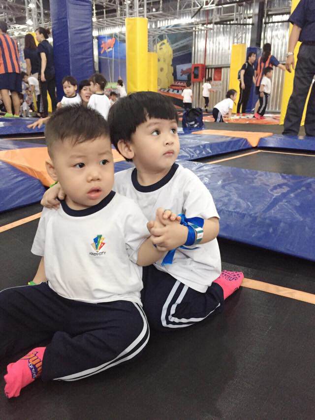 ti tuoi dau, con trai ngoc lan da co khi chat nghia hiep, dan mang thi nhau thot: "cung qua" - 4