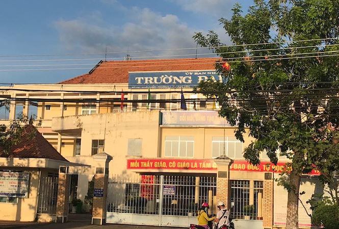 co giao xinh dep ke lai chuyen yeu voi tien si bi to lua tinh, co nhieu "con roi" - 1