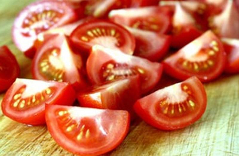 tuyet chieu chon ca chua khong chua hoa chat, chi em tha ho an chang lo ngo doc - 2