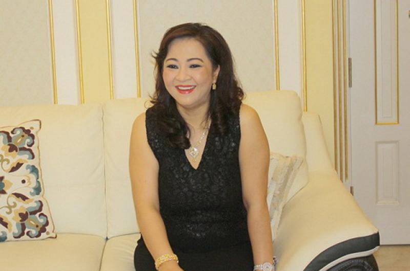 Năm 2010, bà Nguyễn Phương Hằng được ông Huỳnh Uy Dũng cưới về làm vợ.
