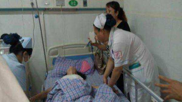 be gai 5 tuoi tu vong chi sau vai phut duoc ba cho an mon tre nao cung thich - 2