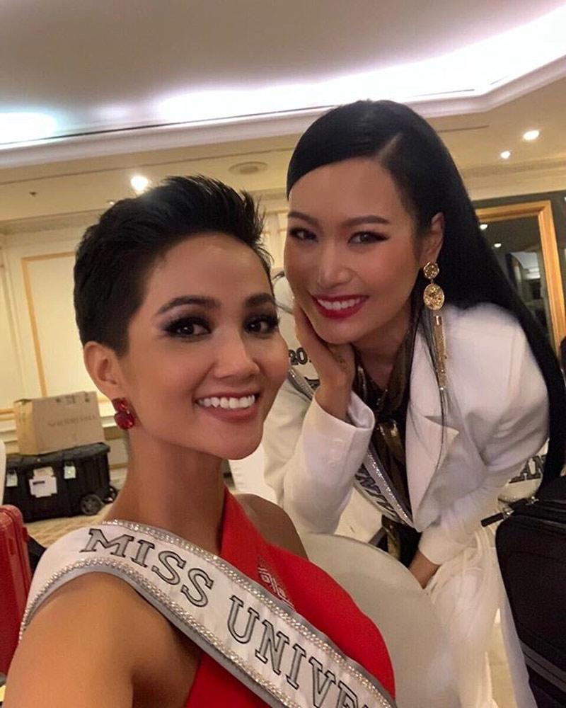 h' hen nie an mac dep, chat chem dan thi sinh miss universe 2018 khong thuong tiec - 8