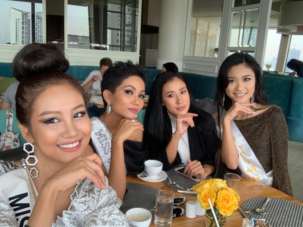h' hen nie an mac dep, chat chem dan thi sinh miss universe 2018 khong thuong tiec - 7
