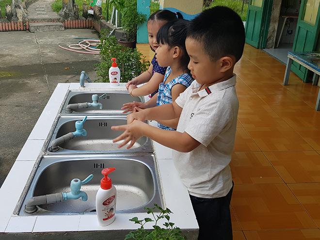 hau bao so 9, day len noi lo ve “bao” nhiem khuan trong truong hoc - 2