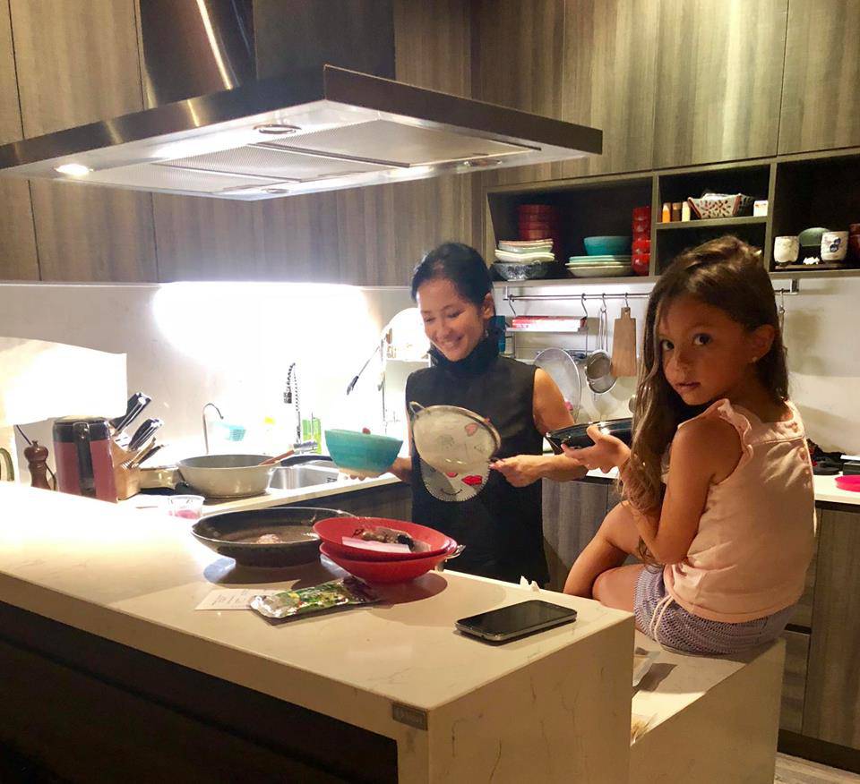 hau ly hon, diva hang dau vn hong nhung gio can man di thu tien tung phu huynh lop con - 7