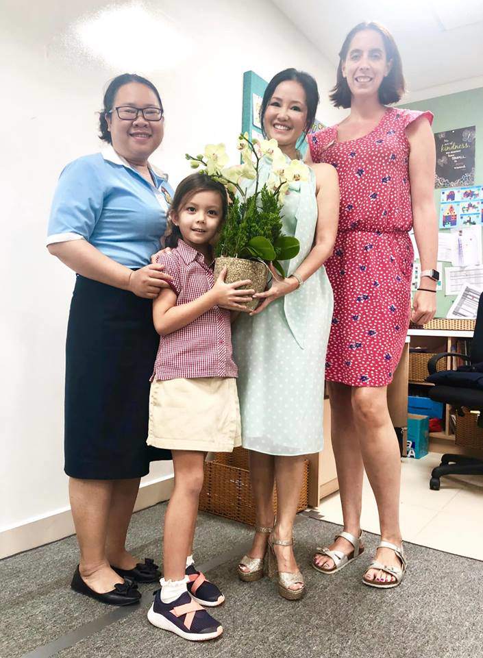 hau ly hon, diva hang dau vn hong nhung gio can man di thu tien tung phu huynh lop con - 4