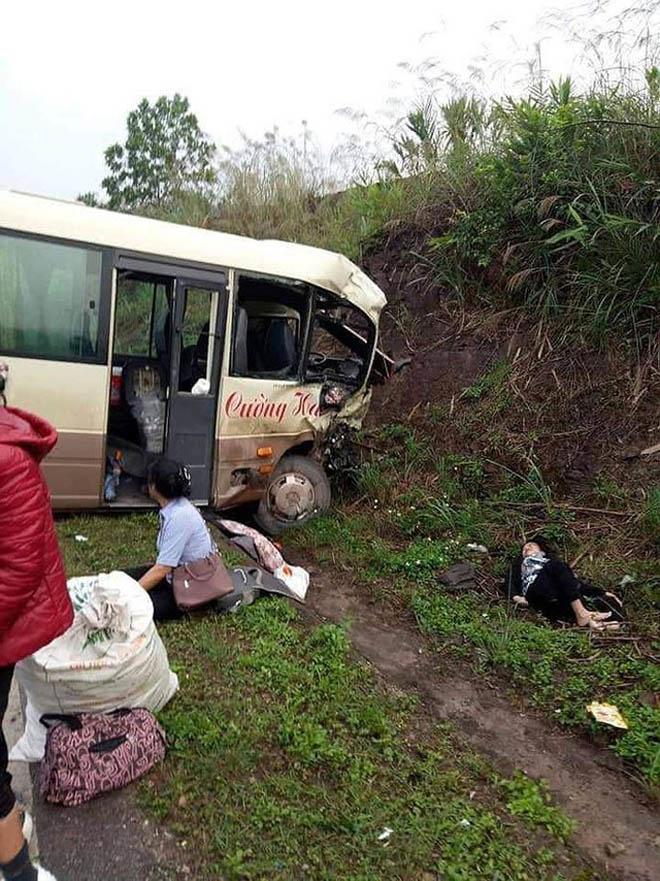 xe khach 29 cho dam truc dien xe tai, nhieu nguoi bi thuong - 1